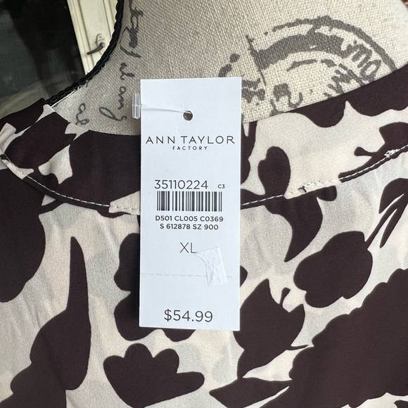 NWT, Brown and Cream color print top, size XL - Picture 7 of 7